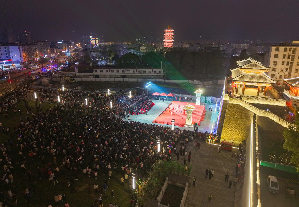 安徽庐江：古城墙下灯火明 庐江民俗闹元宵【5】