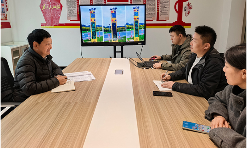 葉紅義與一線人員圍繞“AI 賦能基層治理”開展調研座談。中國電信宣城分公司供圖