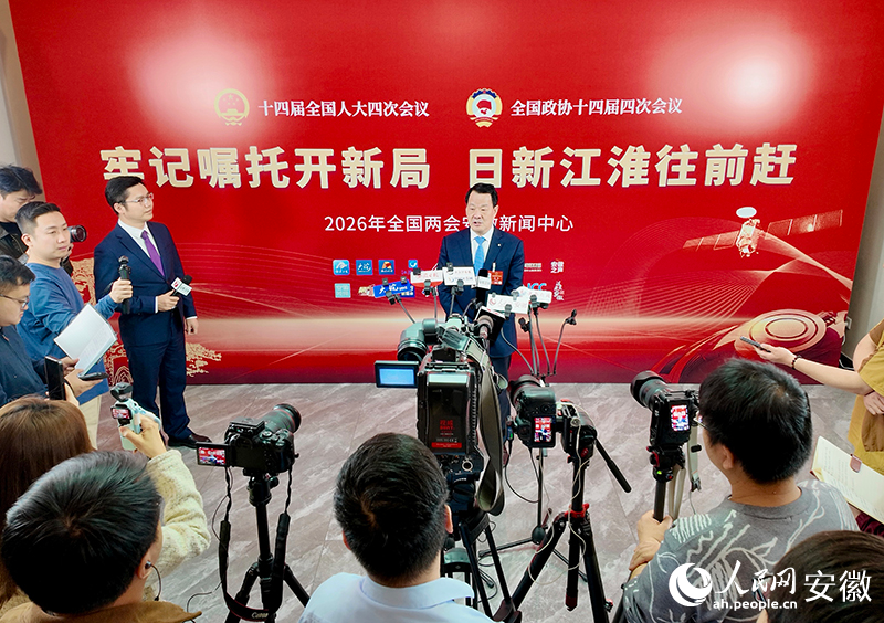 全國人大代表彭壽接受媒體記者集中採訪。人民網記者 陶濤攝