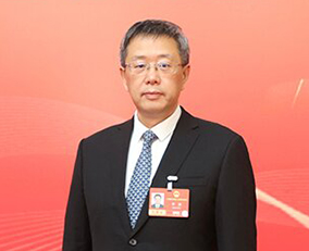 寧波
全國人大代表、蕪湖市委書記
在“雙碳”目標背景下,算力產業向低碳化、綠色化轉型是大勢所趨。那麼,如何在保障電力可靠供應的同時大幅提升綠電佔比,成為關鍵課題。