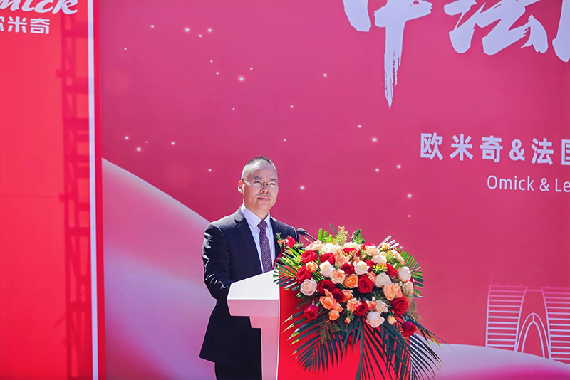 中国东方教育集团总裁许绍兵致辞。欧米奇西点西餐教育供图