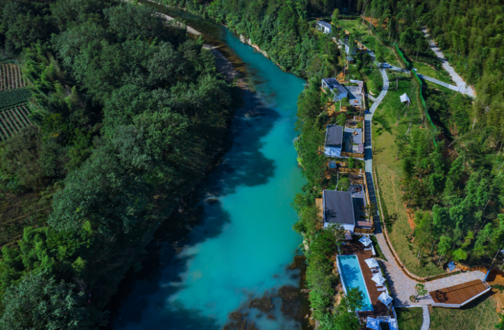 泾县蔡村镇赵村里春意盎然。