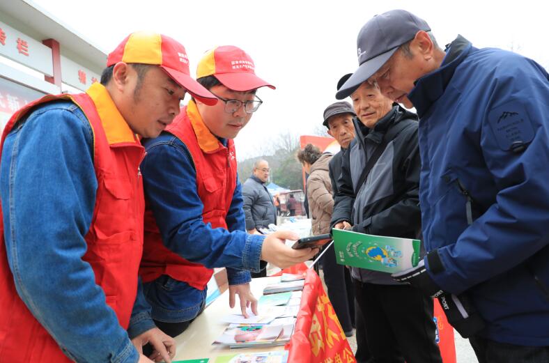 渦陽縣供電公司開展“3·15”宣傳咨詢服務活動。