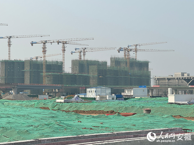 该片区安置房也在同步加快建设。人民网记者 吕欢欢摄