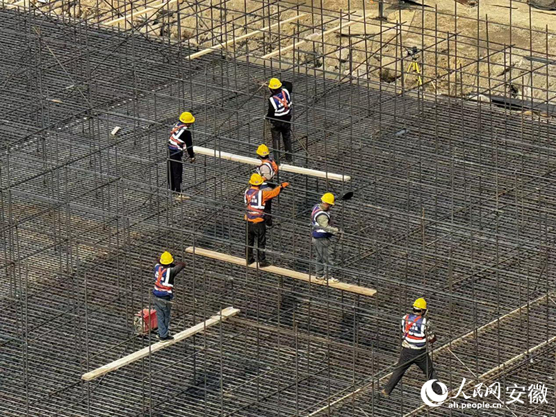 沙颍河航道阜阳复线船闸工程施工现场。人民网记者 胡雨松摄