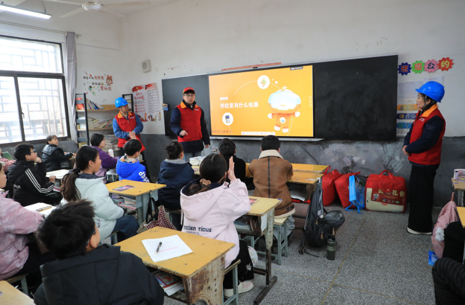 护航春耕生产用电安全