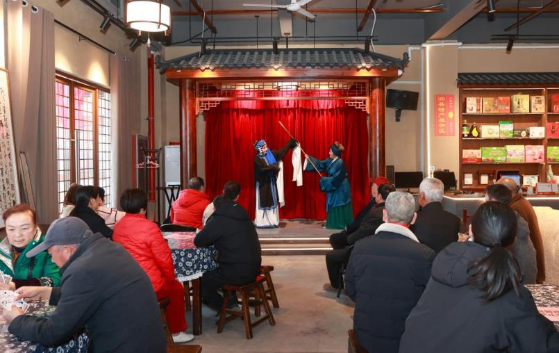 百姓茶馆内。吴天元摄