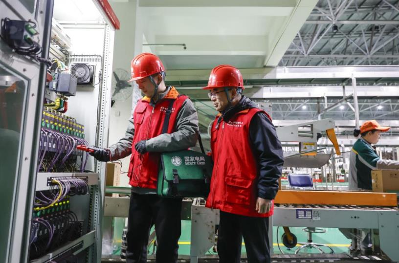 电力“义诊”。卞世鹏摄