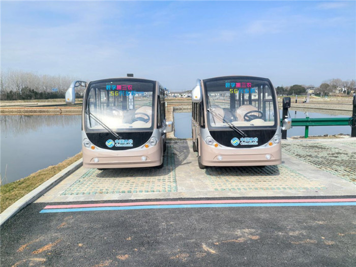 加装5G实时定位的旅游导览观光车。安徽移动供图