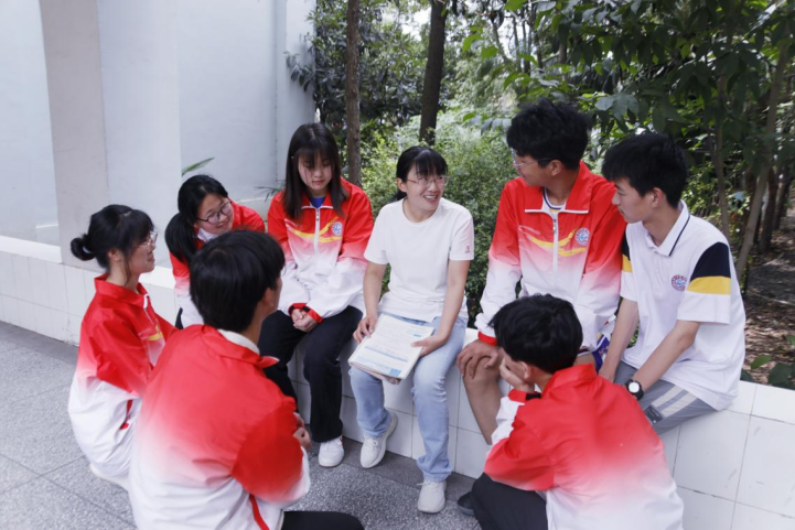 葛春梅扎根基层教育。