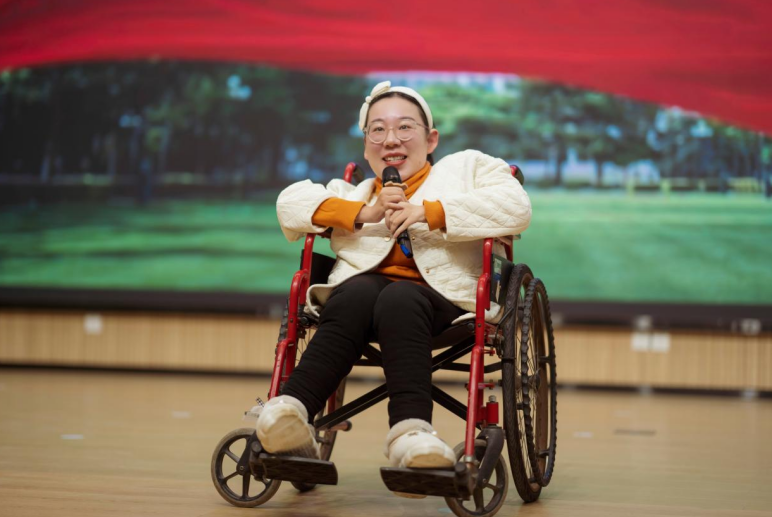 自强不息的韩格格。