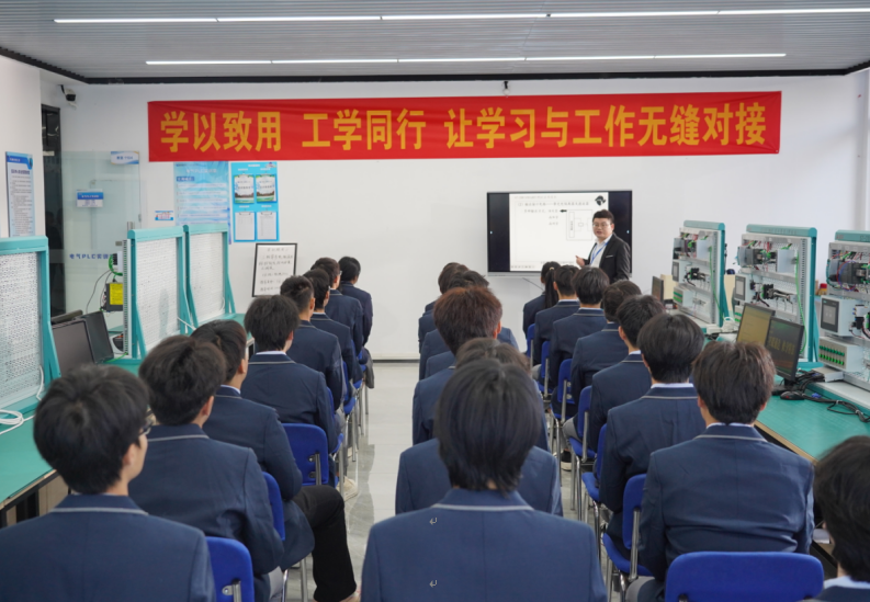 安徽新华高级技工学校全力护航2026就业季(图2)