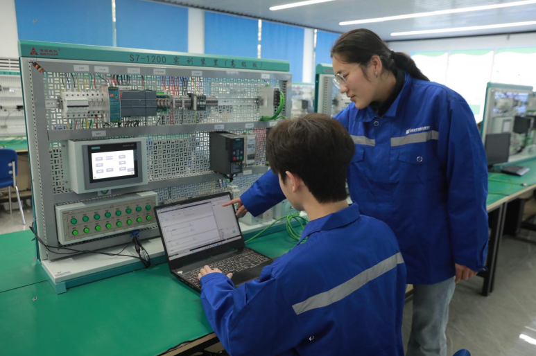 安徽新华高级技工学校全力护航2026就业季(图3)