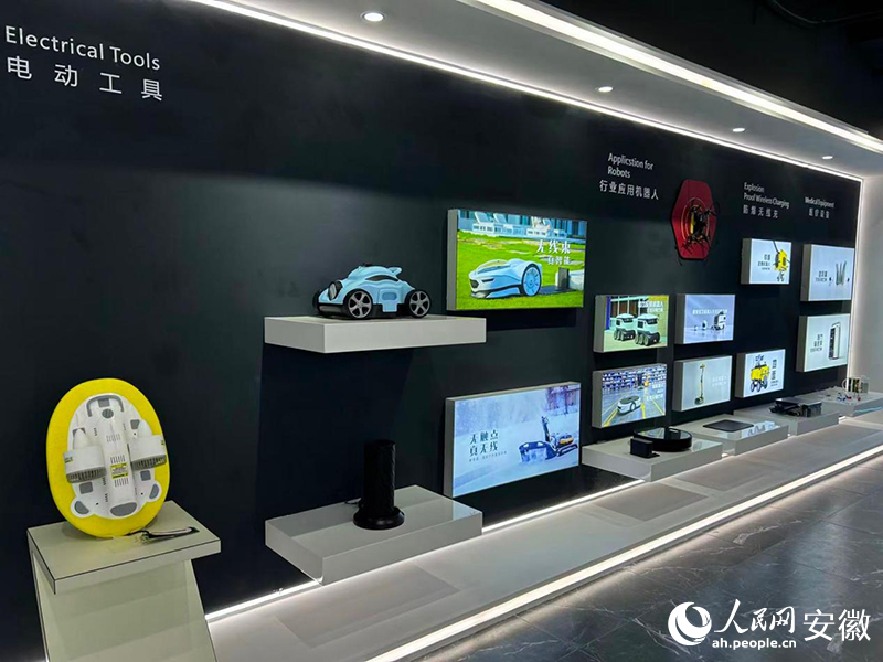 中惠创智（阜阳）技术有限公司产品展示。人民网记者 高飞跃摄