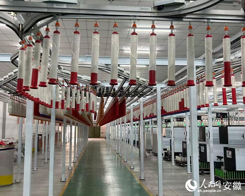 安徽顺源智纺有限公司生产车间。人民网记者 高飞跃摄