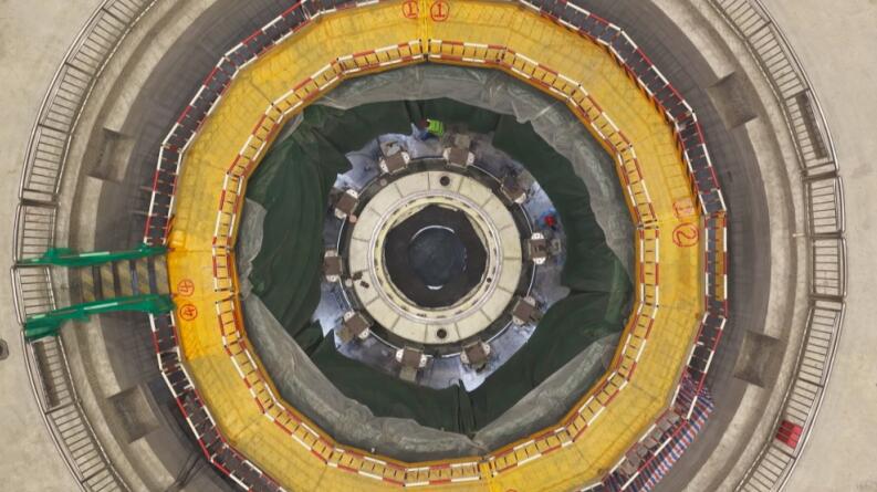 桐城抽水蓄能電站1號機組安裝現場。