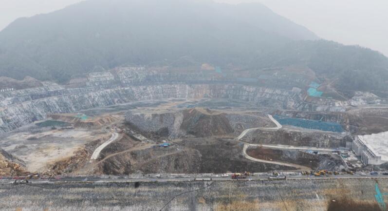 桐城抽水蓄能電站上水庫建設現場。