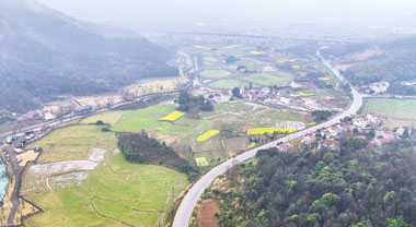 安徽铜陵：春风十里风景路