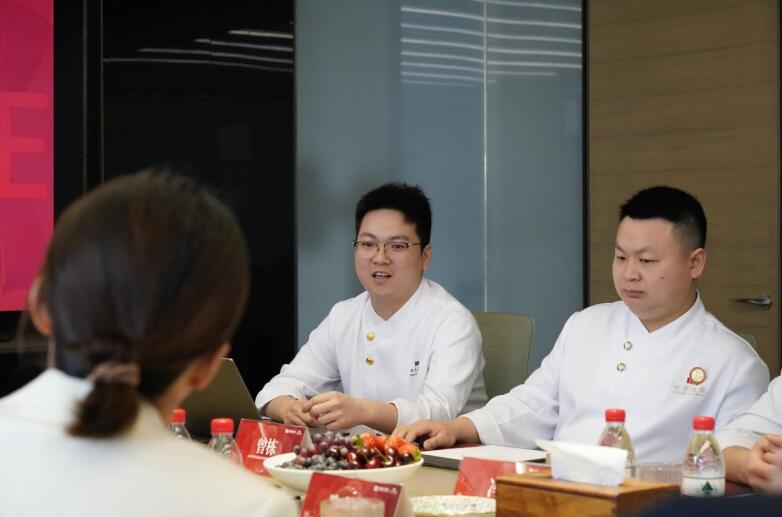 新东方烹饪走进四季民福回访毕业学子。