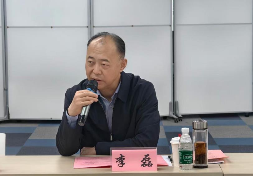 宿州经开区党工委书记、管委会主任李磊主持会议并讲话。