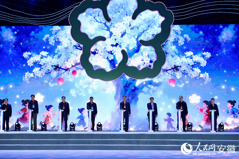 第31届砀山梨花节开幕。人民网记者 陶涛摄