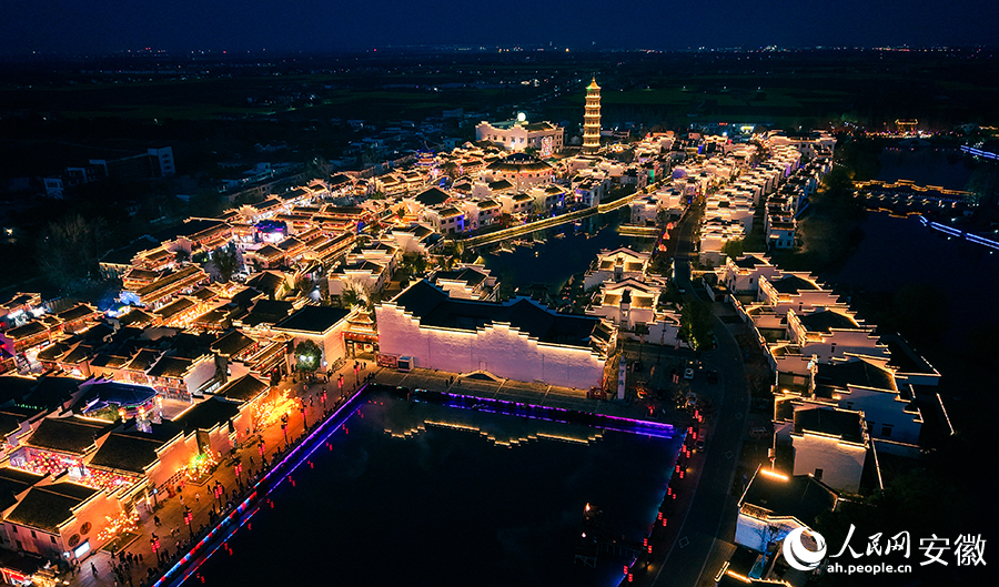 犁桥夜色。人民网记者 苗子健摄