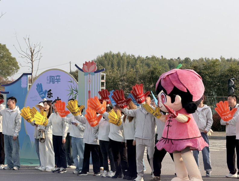 志愿者组成的服务队伍