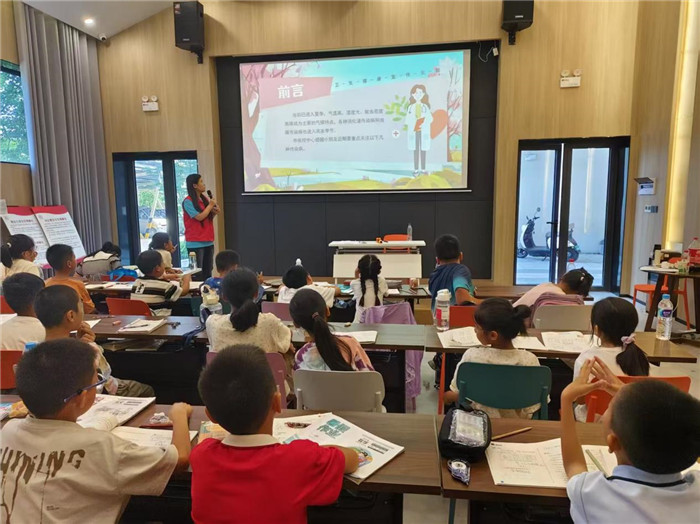 “五彩假日”暑托班。长丰县委宣传部供图