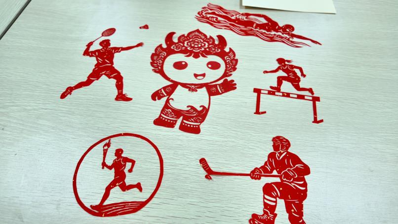 李文创作的省运会剪纸作品。灵璧县委宣传部供图