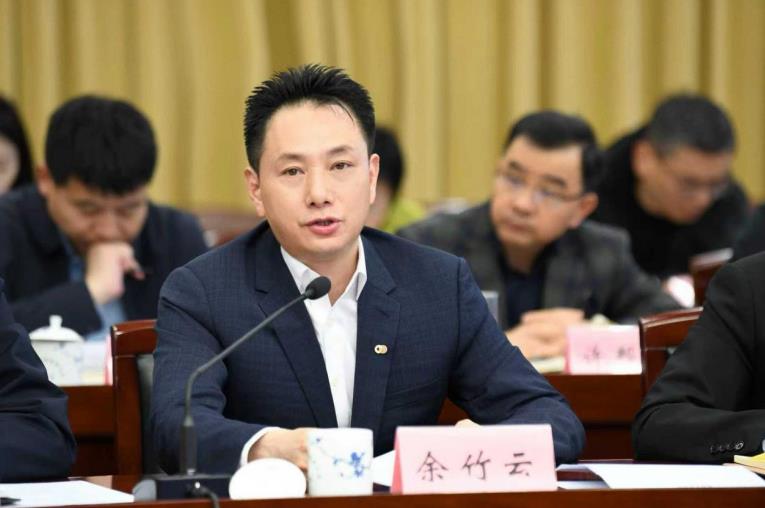 中环新能源控股集团有限公司董事长余竹云作主题发言。中环新能源供图