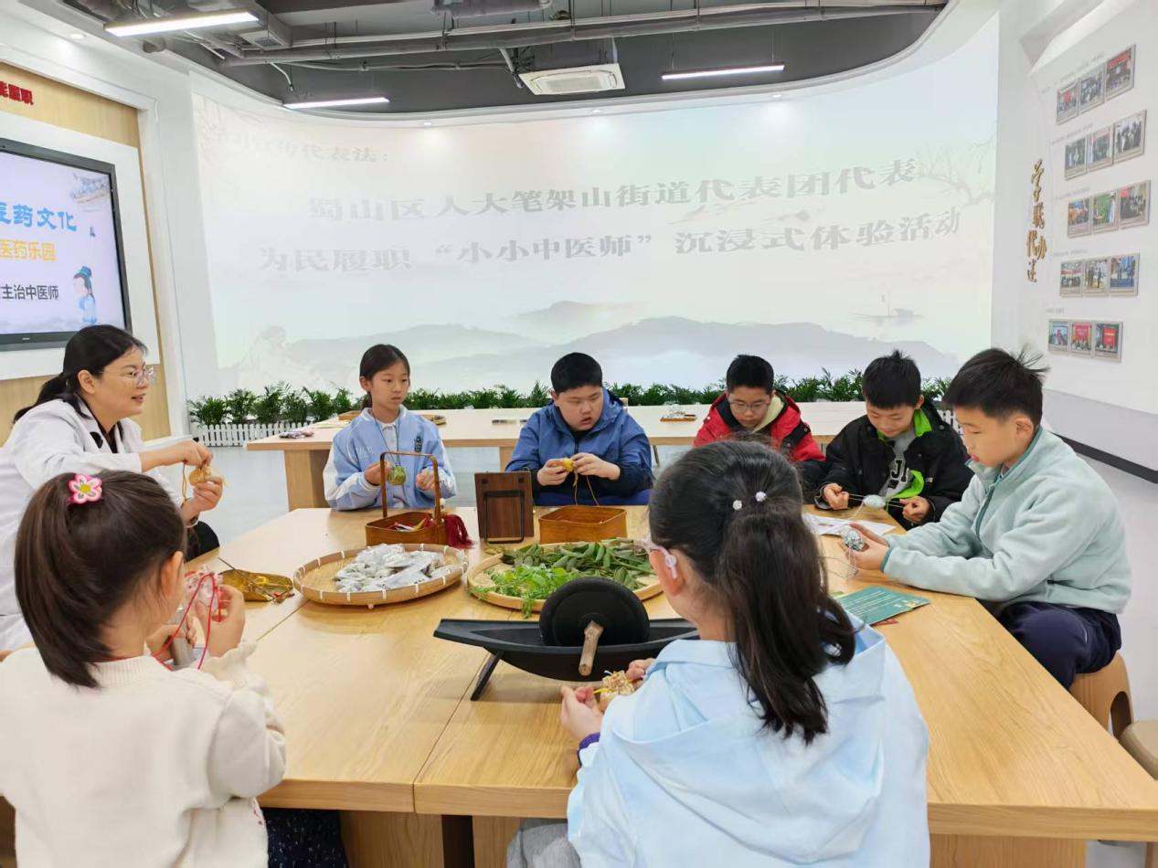 现场开展沉浸式体验活动。