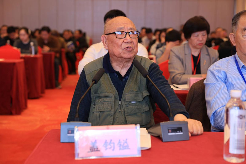 南京农业大学盖钧镒院士。