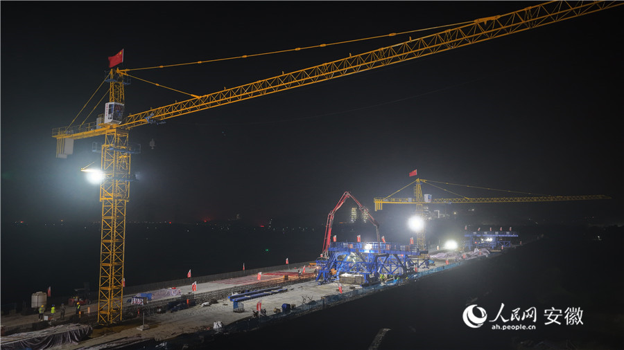 航拍黄浒河特大桥合龙现场。人民网 郭昊摄