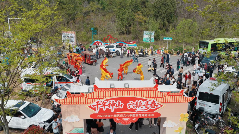 活动现场,热闹非凡。六镇镇供图
