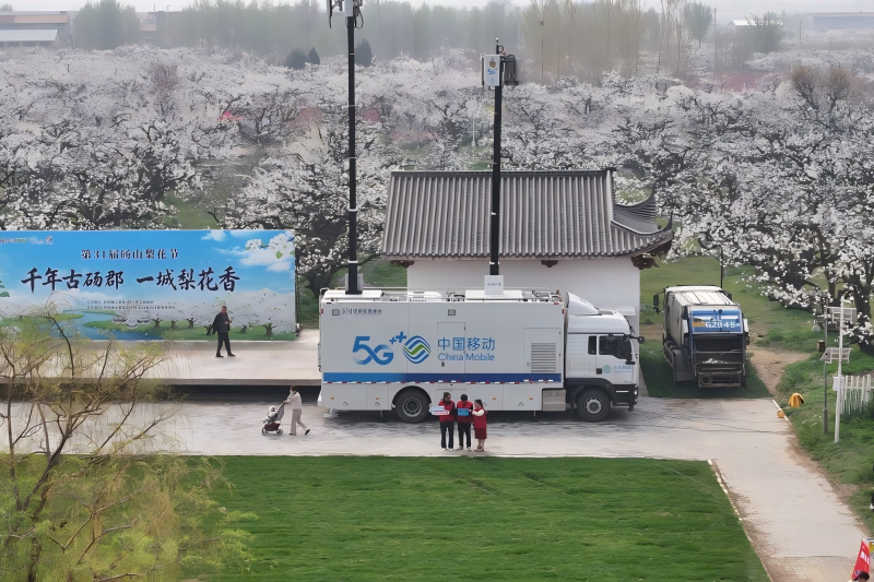 安徽移动专项保障团队在景区开展网络测试与优化。安徽移动供图