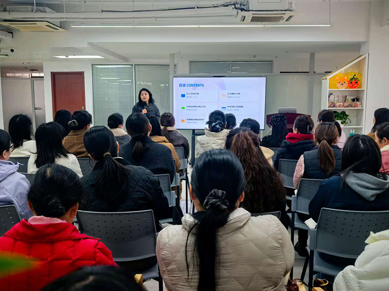 皖美巾帼普法行省级示范活动之法治课堂进社区。