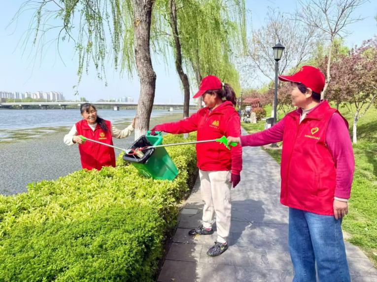 4月5日，“護衛‘母親河’天藍綠水行”環保公益行動活動現場。