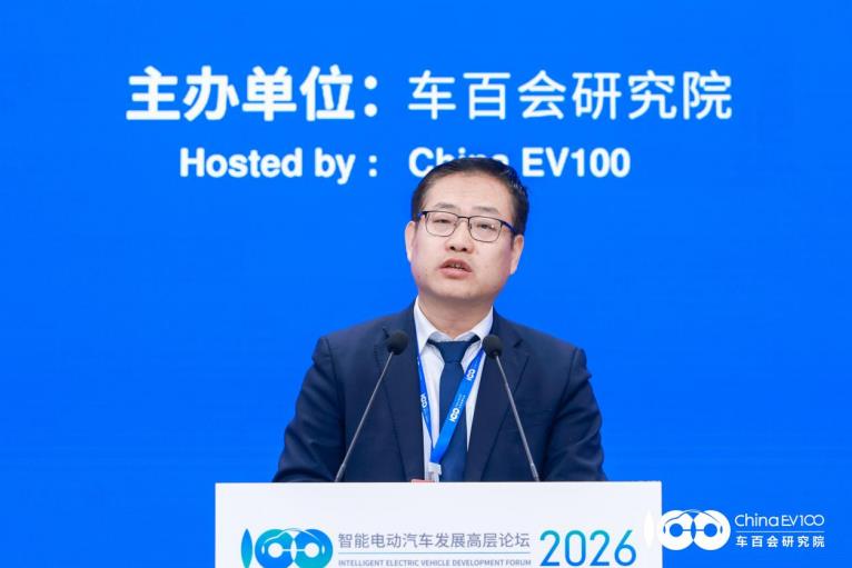 江淮汽车党委副书记、总经理李明发表主旨演讲。