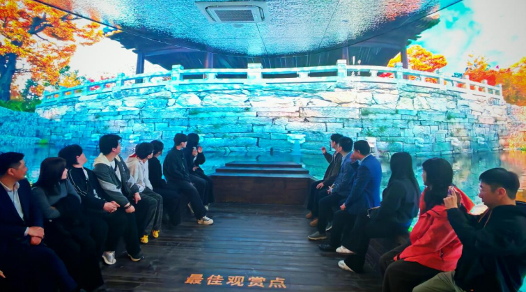 参观柳孜运河桥梁遗址博物馆