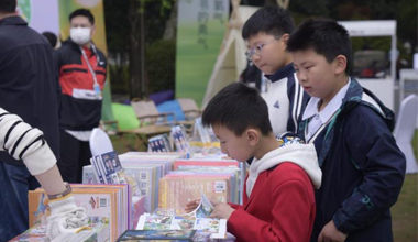 合肥新華書店在逍遙津開展全民閱讀活動