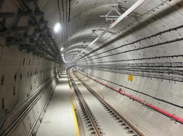 建工路桥承建的合肥新桥机场S1线合肥西站枢纽先行段工程。