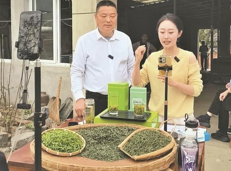 直播现场。