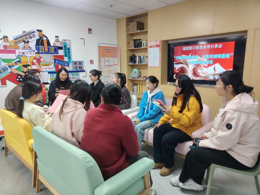 居民们身临其境读经典。