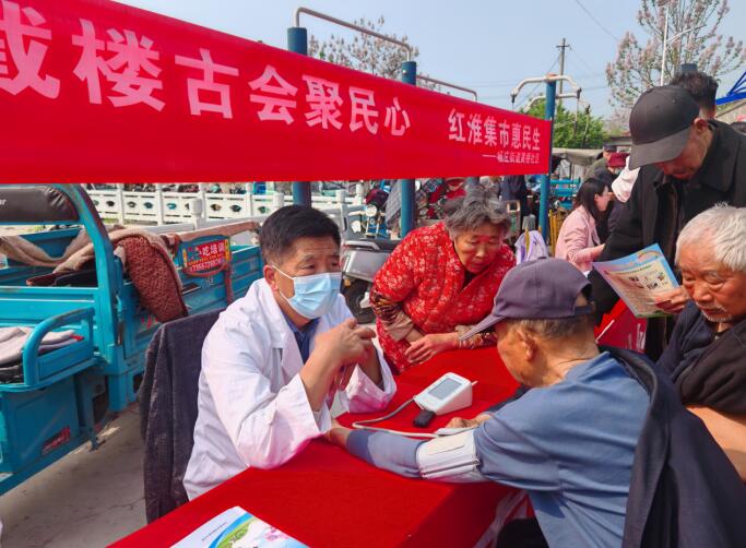 义诊现场。王健梅摄