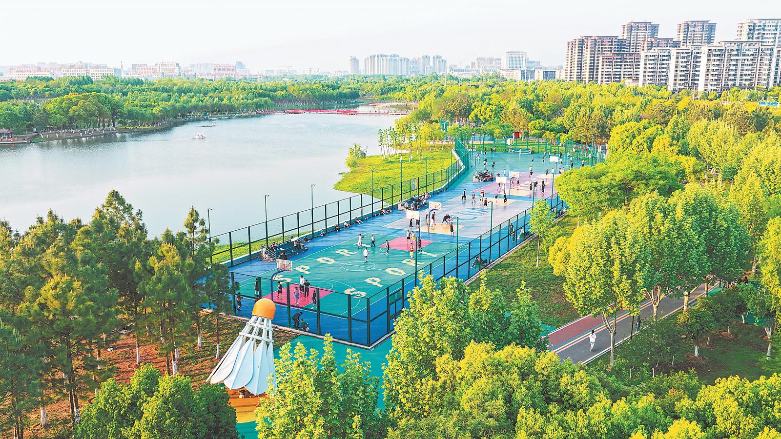 4月19日，合肥新站高新區學林體育公園，市民在鍛煉身體。