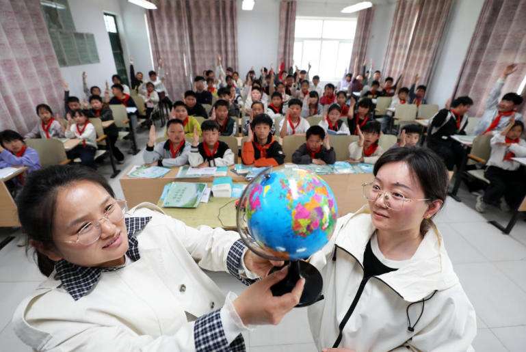 4月20日，安徽省淮北市自然资源和规划局志愿者在杜集区石台镇葛塘学校，开展“世界地球日”宣讲活动。
