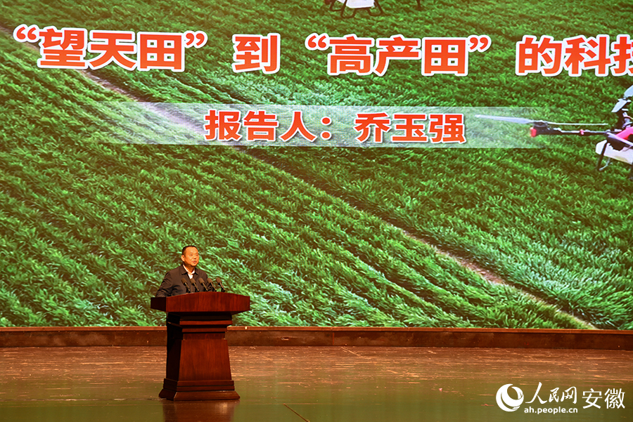 報告團成員，從不同角度深情講述了一個個感人事跡，反映了徐淙祥同志鐘情土地、矢志為民的情懷境界。人民網記者 李希蒙攝