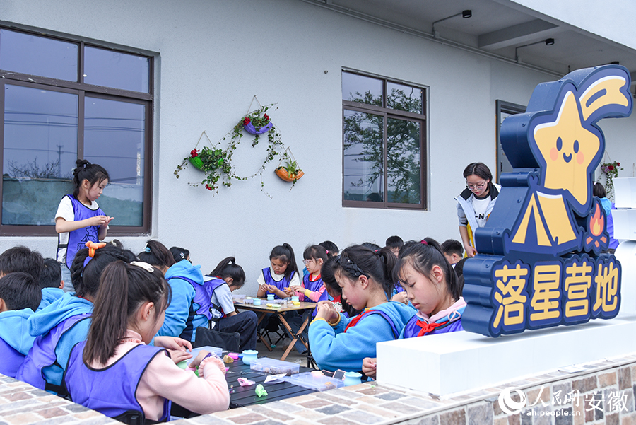 营地内，孩子们在亲身实践中收获成长。人民网记者 李希蒙摄