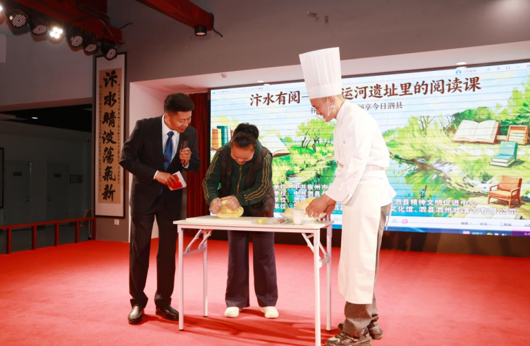 現場觀眾親手體驗揉瓜技藝。吳天元 攝