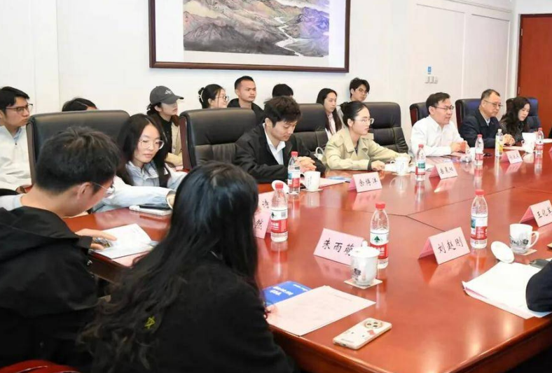 工作组在复旦大学与皖籍师生代表座谈交流。